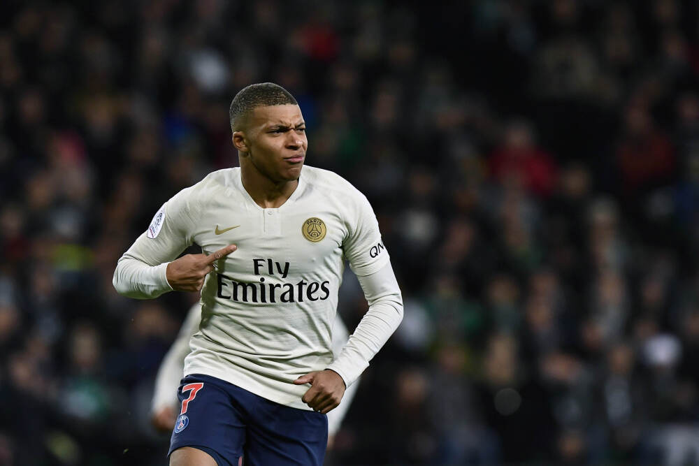 香港特区行政长官与国家卫健委主任会面并见证签署合作协议